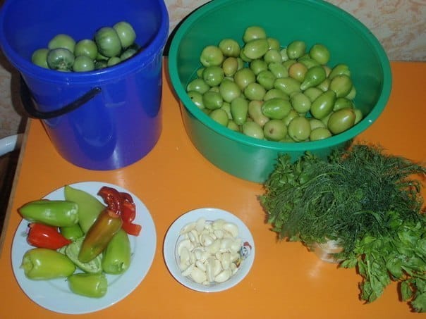 Թթու կանաչ լոլիկ