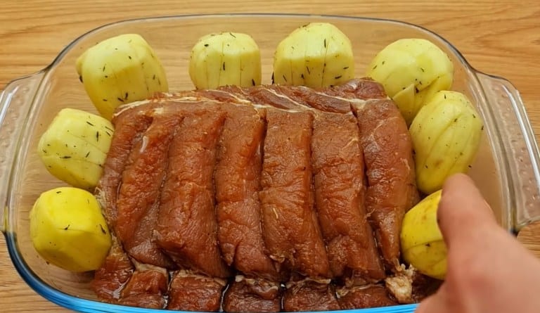 Նուրբ միսը կարտոֆիլով