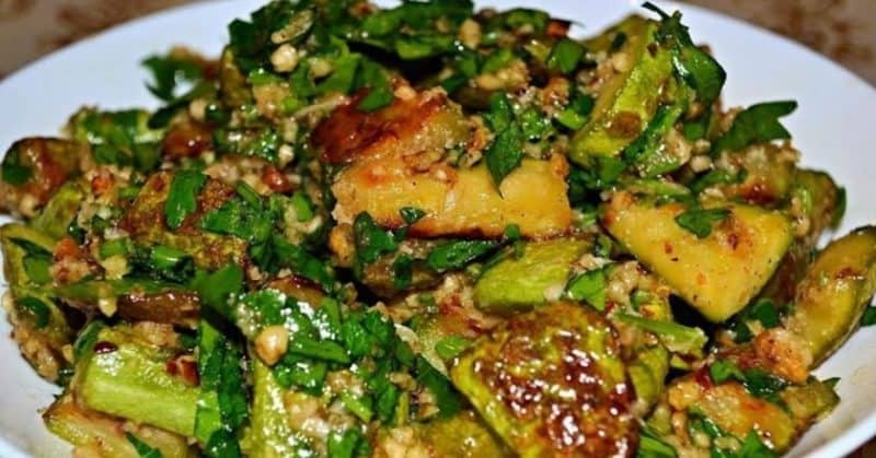 Ընկույզով դդմիկ