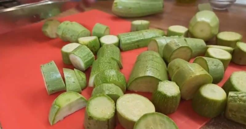 Ընկույզով դդմիկ