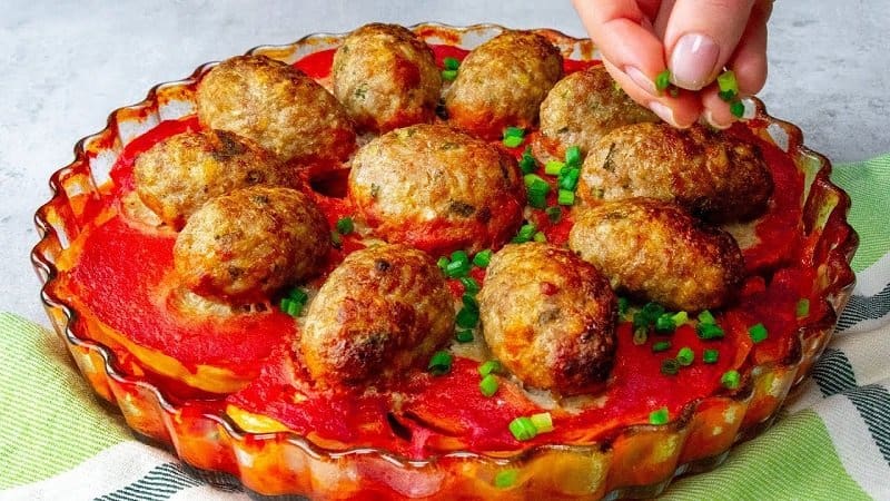 Կոտլետներ տոմատի սոուսով