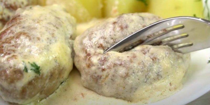 Նուրբ կոտլետներ պանրի սոուսով