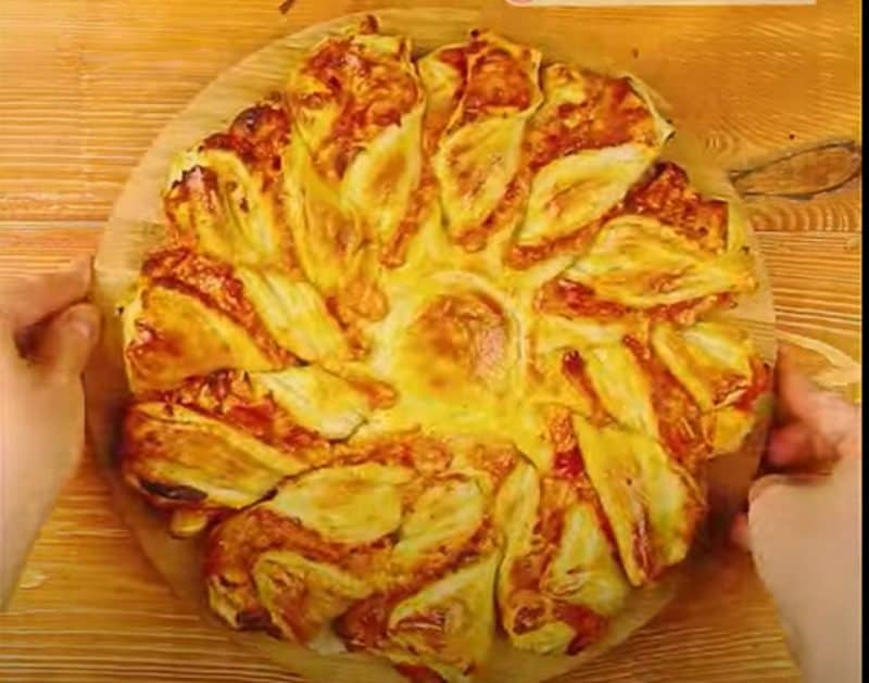 Շերտավոր խմորով պիցցա