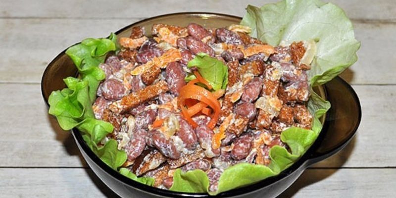 Լոբով աղցան չորահացով