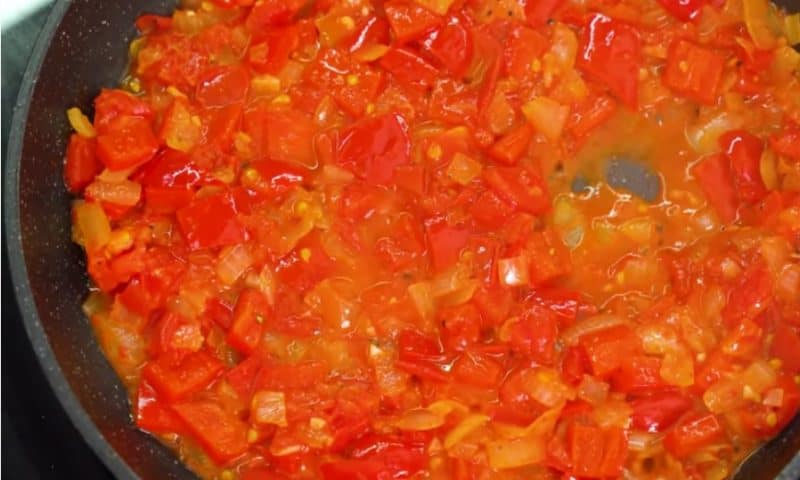 Լոլիկով ձվածեղ