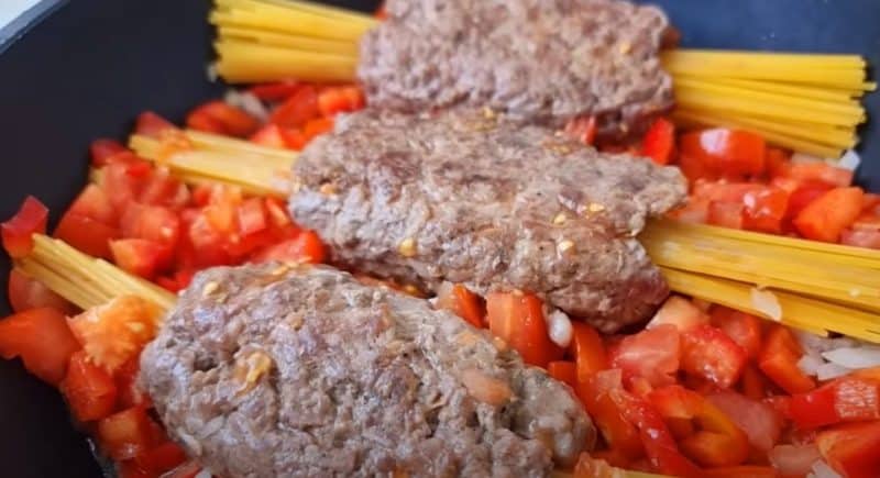 Սպագետտիով կոտլետներ