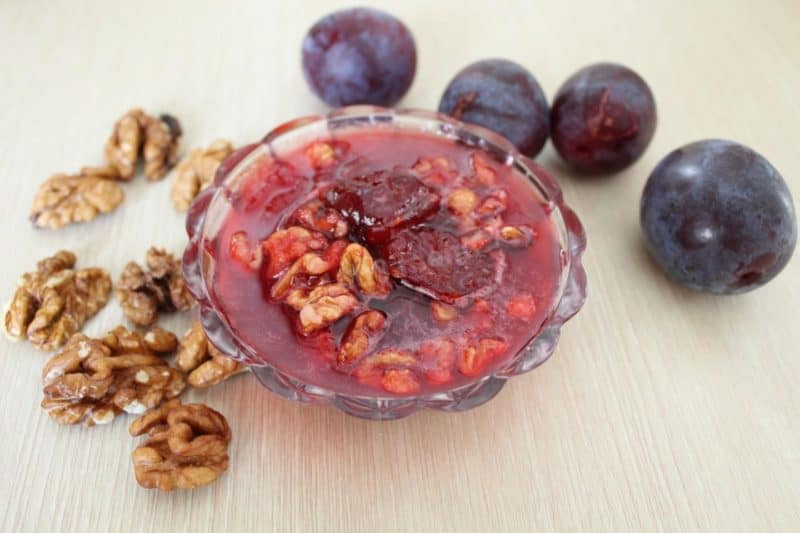 Ընկույզով սալորի մուրաբա