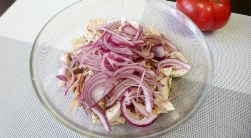 Աղցան թարմ սնկով