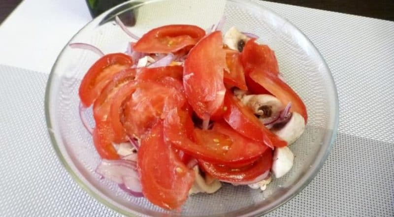 Աղցան թարմ սնկով