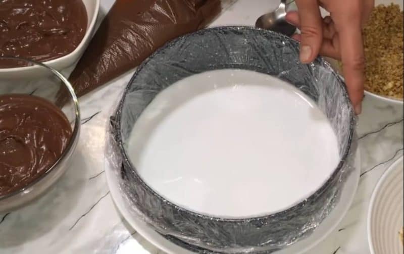Ընկույզով տորթ