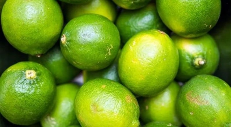Վարունգ-լայմի լիմոնադ