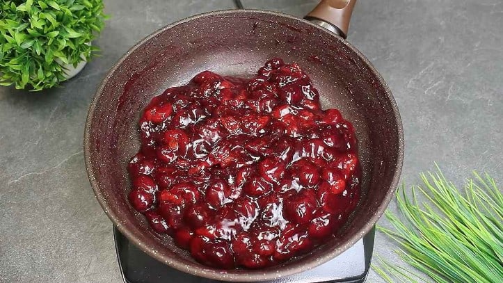 Բալով կարկանդակներ