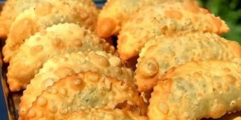 Եփած խմորով չեբուրեկներ