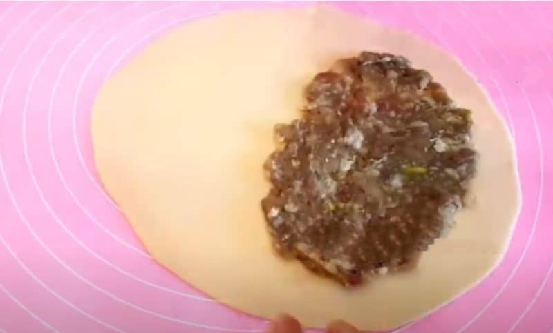Եփած խմորով չեբուրեկներ