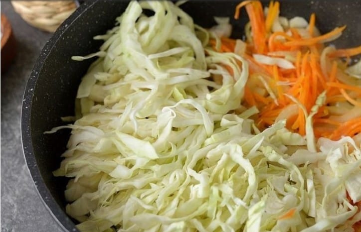 Թթու կաղամբ սմբուկով