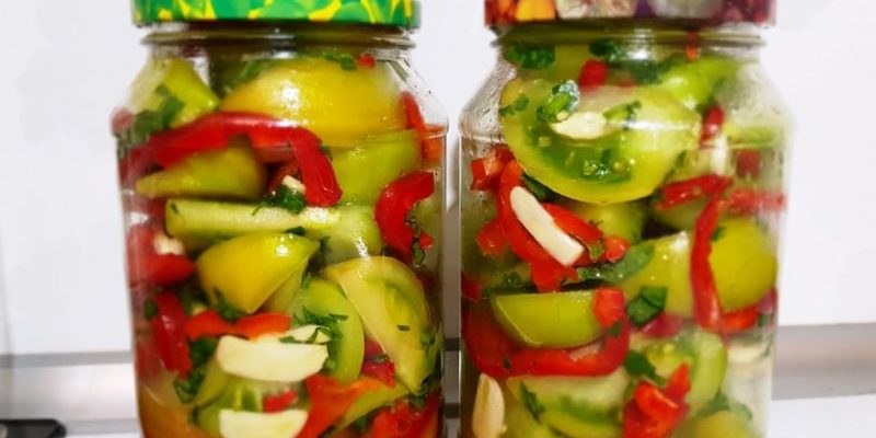 Թթու դրած կանաչ լոլիկ