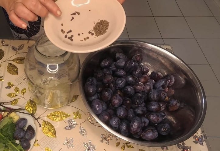 Թթու դրած սալոր