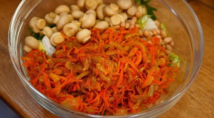 Սնկով և լոբով աղցան