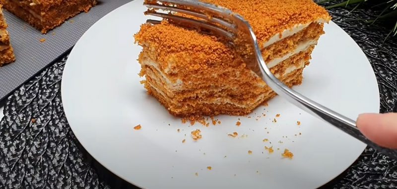 Ծույլ մեղրով տորթ