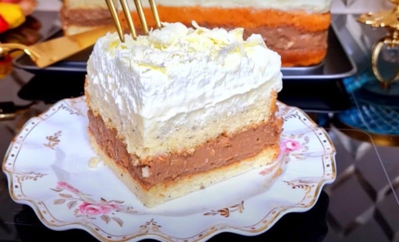 Ընկույզով տորթ