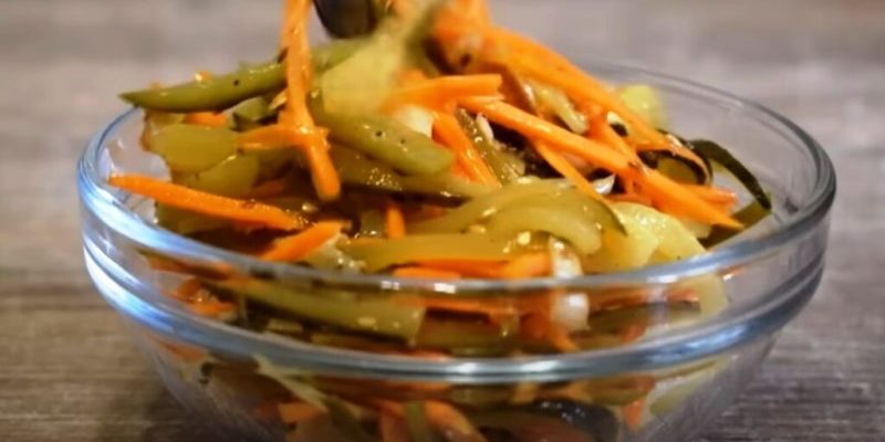 Թթու վարունգով աղցան