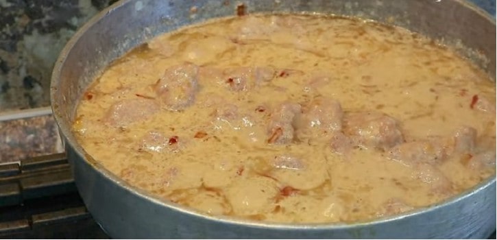 Խոզի միսը թթվասերով